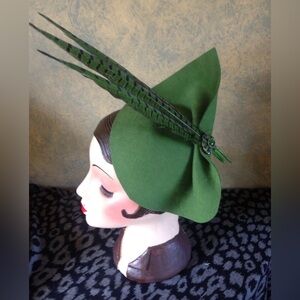 1940s Vintage inspired emerald green felt hat with pheasant feather and brooch